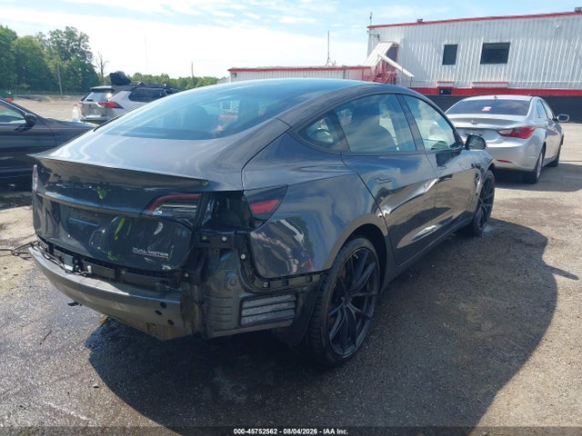 45752562 :رقم المزاد ، 5YJ3E1EB9JF073143 vin ، 2018 Tesla Model 3 Long Range/performance مزاد بيع