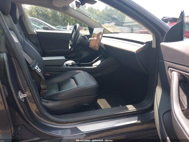 45752562 :رقم المزاد ، 5YJ3E1EB9JF073143 vin ، 2018 Tesla Model 3 Long Range/performance مزاد بيع