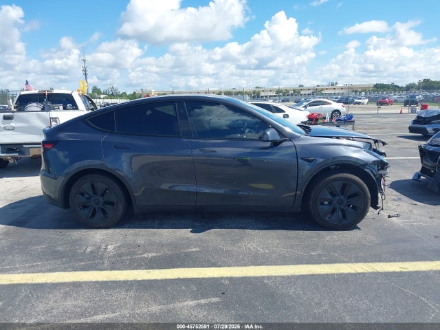 Tesla Model Y 2024 7SAYGDED6RA330144 Image 12