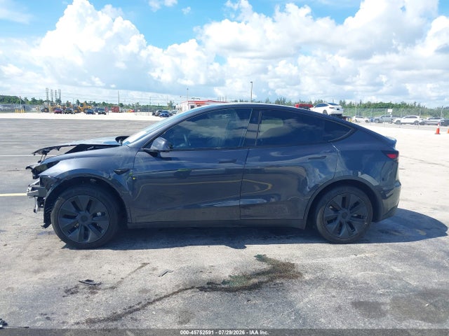 Tesla Model Y 2024 7SAYGDED6RA330144 Image 13