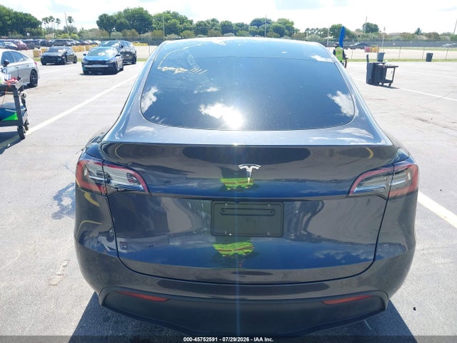 Tesla Model Y 2024 7SAYGDED6RA330144 Image 15