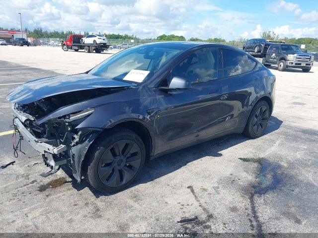 Tesla Model Y 2024 7SAYGDED6RA330144 Image 2