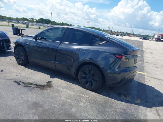 Tesla Model Y 2024 7SAYGDED6RA330144 Image 3
