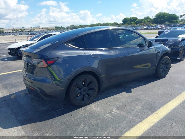 Tesla Model Y 2024 7SAYGDED6RA330144 Image 4