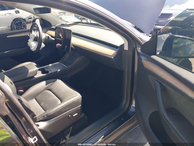 Tesla Model Y 2024 7SAYGDED6RA330144 Image 5