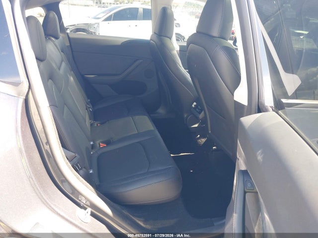 Tesla Model Y 2024 7SAYGDED6RA330144 Image 8