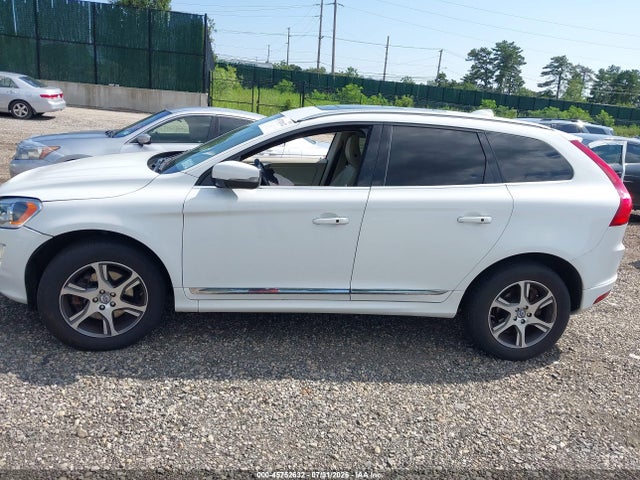 2014 Volvo Xc60 T6 R-design მანქანა იყიდება აუქციონზე, vin: YV4902DZ8E2535291, აუქციონის ნომერი: 45752632