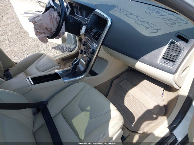 2014 Volvo Xc60 T6 R-design მანქანა იყიდება აუქციონზე, vin: YV4902DZ8E2535291, აუქციონის ნომერი: 45752632