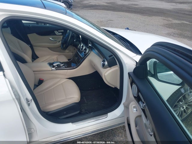 2016 Mercedes-benz C 300 4matic მანქანა იყიდება აუქციონზე, vin: 55SWF4KB4GU101826, აუქციონის ნომერი: 45752835