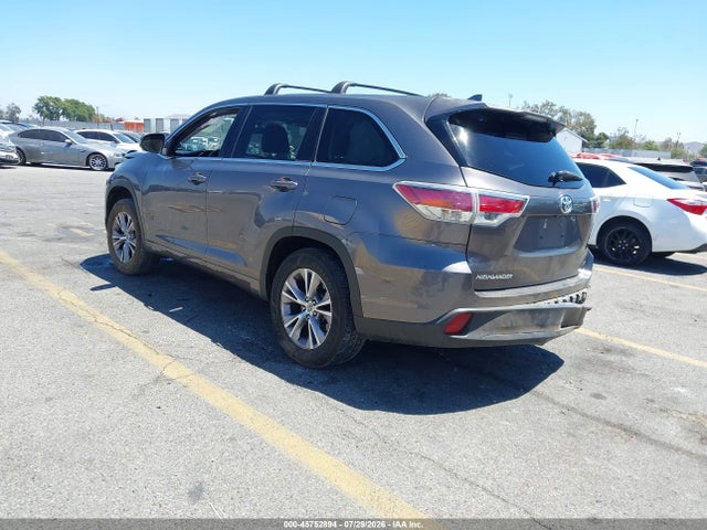 Toyota Highlander Le Plus V6 2015 5TDZKRFH5FS050207 Image 3