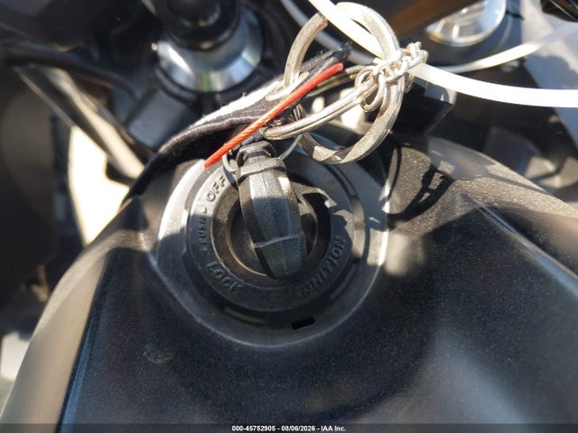 ML5EXEP16RDAB9812 Kawasaki Ex650 P