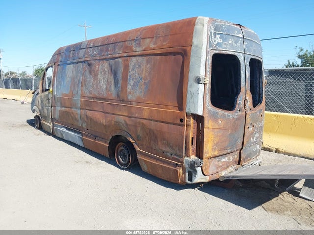45752926 :رقم المزاد ، WD3PE8CC1A5424290 vin ، 2010 Mercedes-benz Sprinter Van 2500 High Roof مزاد بيع