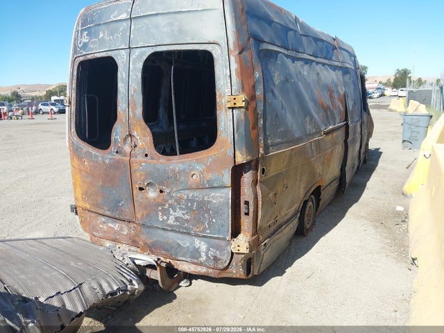 45752926 :رقم المزاد ، WD3PE8CC1A5424290 vin ، 2010 Mercedes-benz Sprinter Van 2500 High Roof مزاد بيع