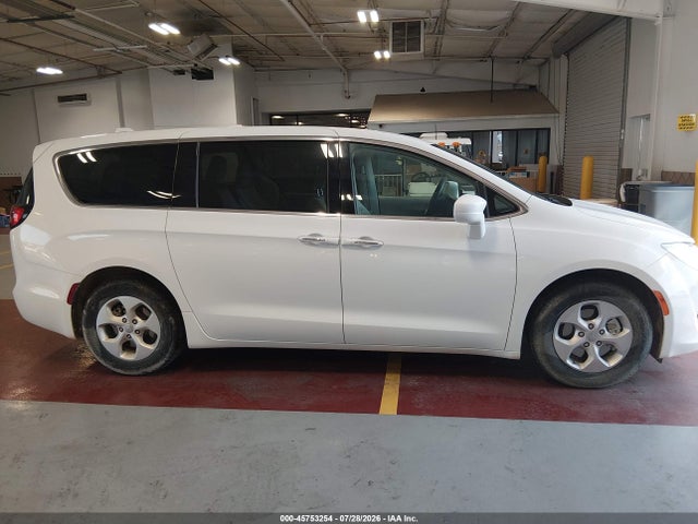 Chrysler Pacifica Hybrid Touring Plus 2018 2C4RC1H73JR289727 Image 16