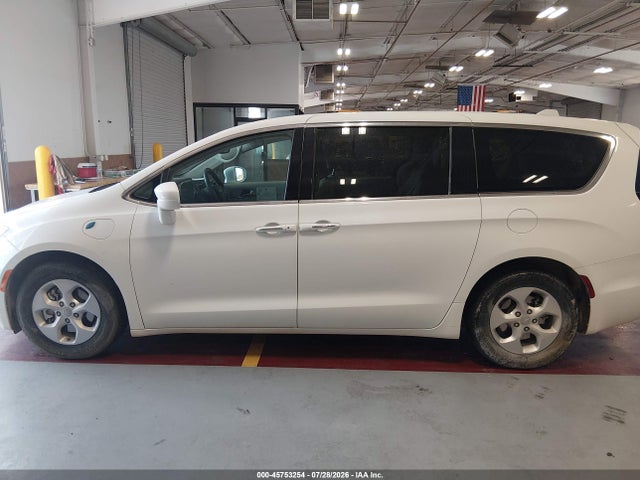 Chrysler Pacifica Hybrid Touring Plus 2018 2C4RC1H73JR289727 Image 17