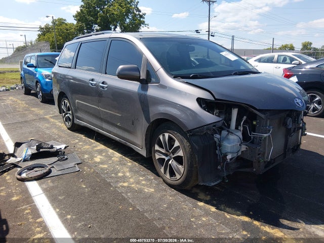 2015 Toyota Sienna Se 8 Passenger/se Premium 8 Passenger მანქანა იყიდება აუქციონზე, vin: 5TDXK3DC5FS595917, აუქციონის ნომერი: 45753370