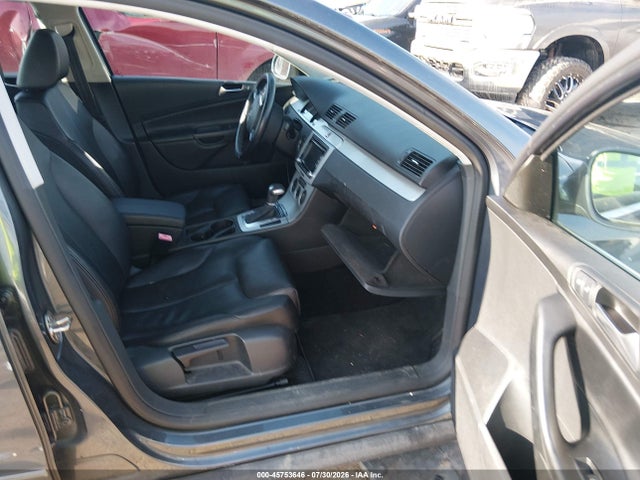 45753646 :رقم المزاد ، WVWXL7AN4AE028395 vin ، 2010 Volkswagen Passat Komfort مزاد بيع