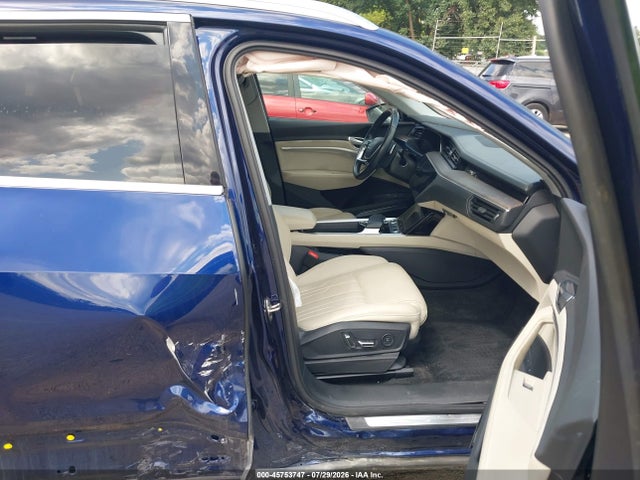 45753747 :رقم المزاد ، WA1VAAGE4MB016135 vin ، 2021 Audi E-tron Prestige Quattro مزاد بيع