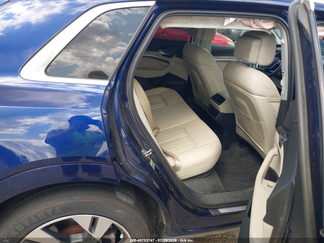 45753747 :رقم المزاد ، WA1VAAGE4MB016135 vin ، 2021 Audi E-tron Prestige Quattro مزاد بيع