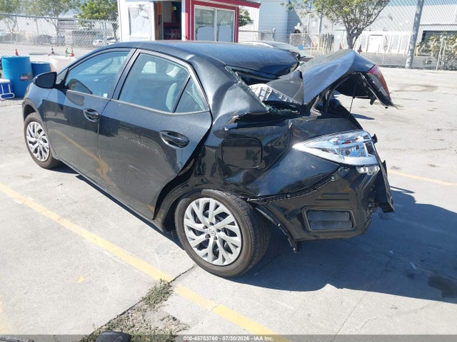 Toyota COROLLA LE 2018 5YFBURHE6JP826733 Image 3