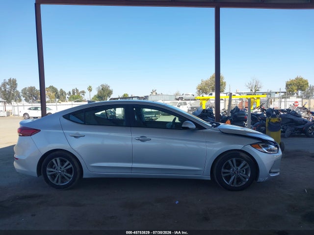 Hyundai Elantra Value Edition 2018 5NPD84LF0JH298328 Image 13