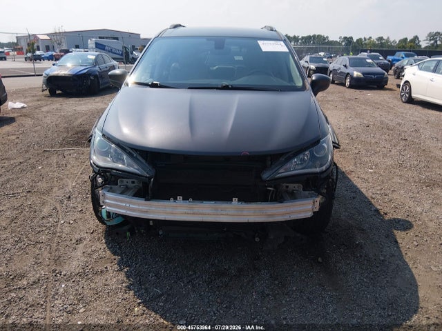 Продаж на аукціоні авто 2017 Chrysler Pacifica Touring-l Plus, vin: 2C4RC1EG5HR839864, номер лоту: 45753964