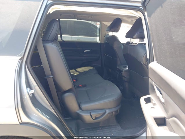 2026 Toyota Grand Highlander Limited მანქანა იყიდება აუქციონზე, vin: 5TDAAAB58TS127452, აუქციონის ნომერი: 45754402