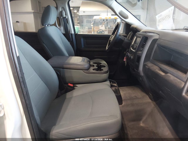 1C6RR7KG8HS776643 RAM 1500 Tradesman 4x4 5&#039;7 Box