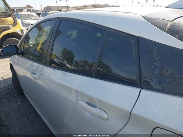 Toyota Prius Three Touring 2017 JTDKARFU5H3049595 Image 14
