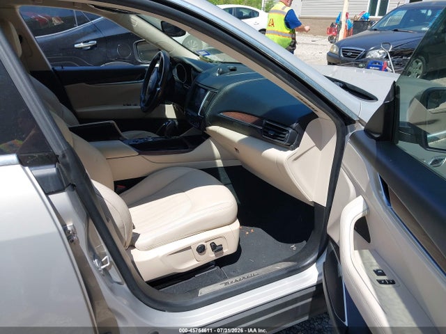 Продажа на аукционе авто 2017 Maserati Levante, vin: ZN661XULXHX199354, номер лота: 45754611