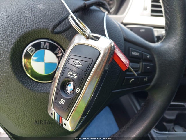 2018 Bmw 320i Xdrive მანქანა იყიდება აუქციონზე, vin: WBA8E5G58JNU47213, აუქციონის ნომერი: 45754875