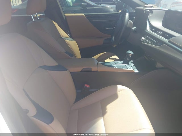 58ADA1C14MU003768 Lexus ES 300H