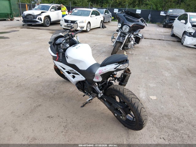 Kawasaki Ex300 A 2017 JKAEX8A12HDA32957 Image 3