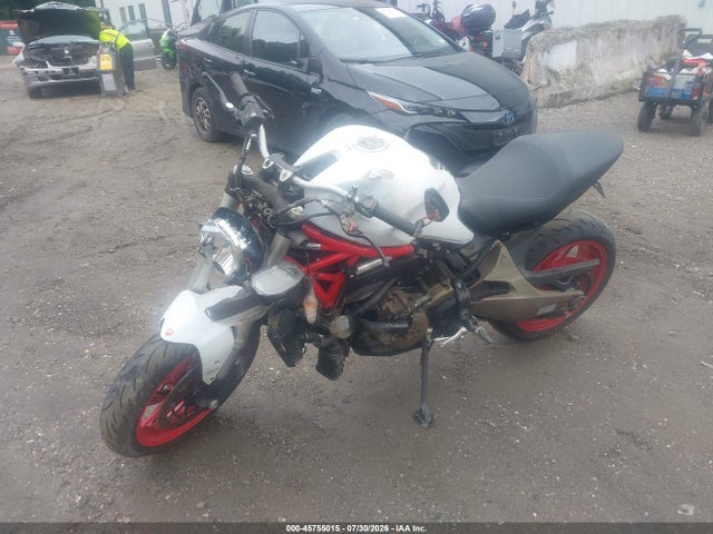 Ducati Monster 821 2015 ZDM1RBTS6FB010018 Image 2