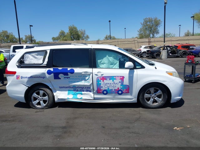 5TDKK3DC1ES467053 Toyota Sienna Le V6 8 Passenger