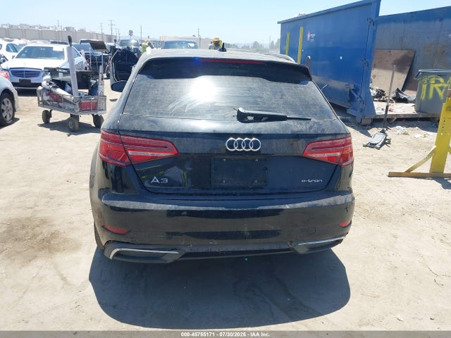 WAUUPBFF2HA088122 Audi A3 Sportback E-tron Premium
