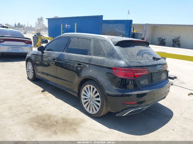 WAUUPBFF2HA088122 Audi A3 Sportback E-tron Premium