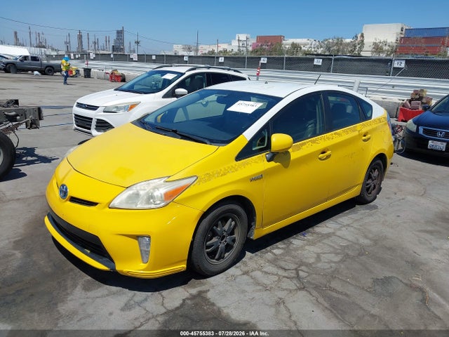 Toyota Prius Four 2015 JTDKN3DU8F1905727 Image 2