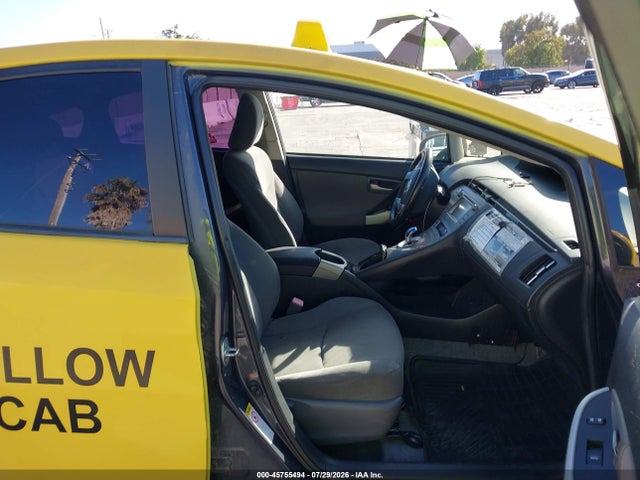 45755494 :رقم المزاد ، JTDKN3DU7D5561023 vin ، 2013 Toyota Prius Two مزاد بيع
