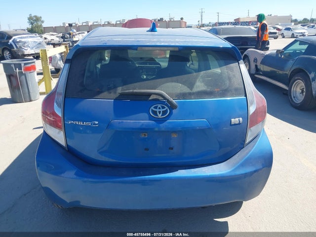 Toyota Prius C One 2015 JTDKDTB30F1104013 Image 16