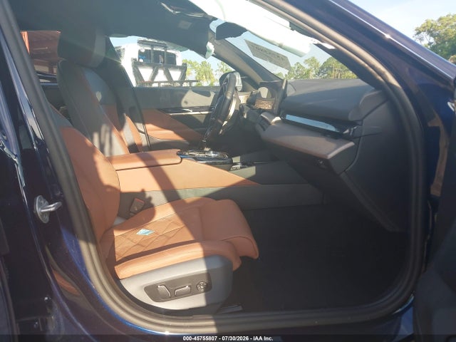 BMW 550e Xdrive 2025 WBA13FK05SCT72797 Image 5