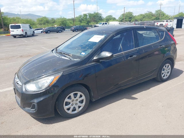 2013 Hyundai Accent Gs მანქანა იყიდება აუქციონზე, vin: KMHCT5AE0DU130270, აუქციონის ნომერი: 45756059