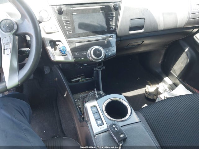Toyota Prius V Three 2015 JTDZN3EU6FJ030998 Image 11