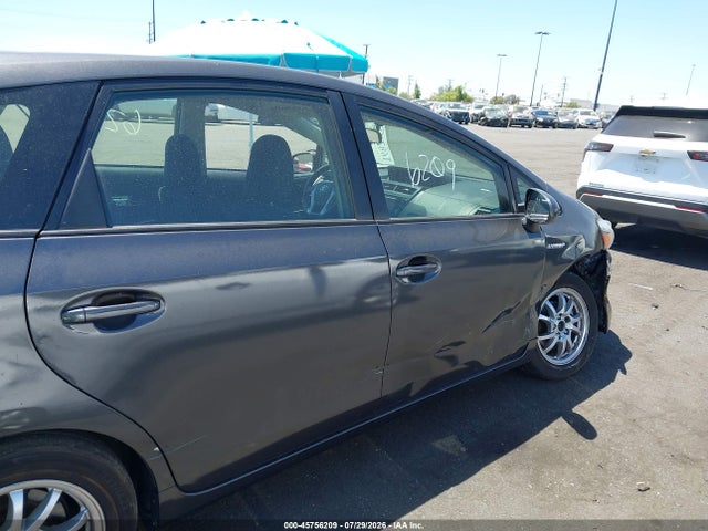Toyota Prius V Three 2015 JTDZN3EU6FJ030998 Image 13