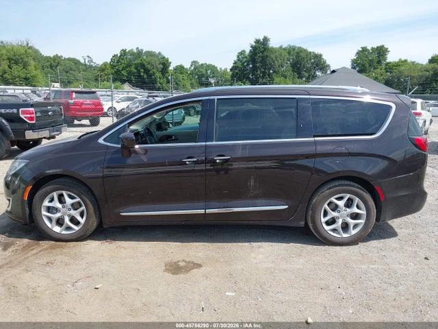Продажа на аукционе авто 2017 Chrysler Pacifica Touring-l Plus, vin: 2C4RC1EG1HR743567, номер лота: 45756290
