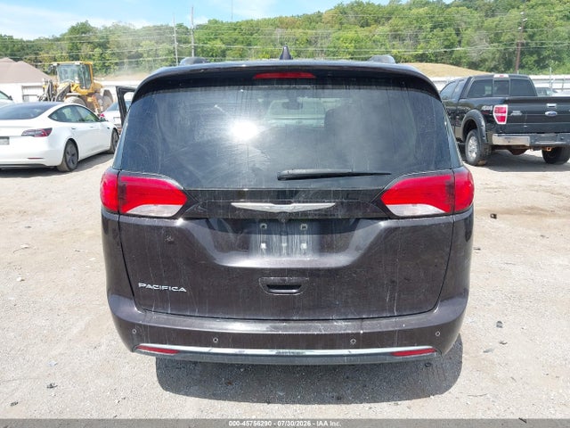 Продажа на аукционе авто 2017 Chrysler Pacifica Touring-l Plus, vin: 2C4RC1EG1HR743567, номер лота: 45756290