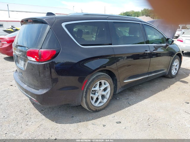 Продажа на аукционе авто 2017 Chrysler Pacifica Touring-l Plus, vin: 2C4RC1EG1HR743567, номер лота: 45756290