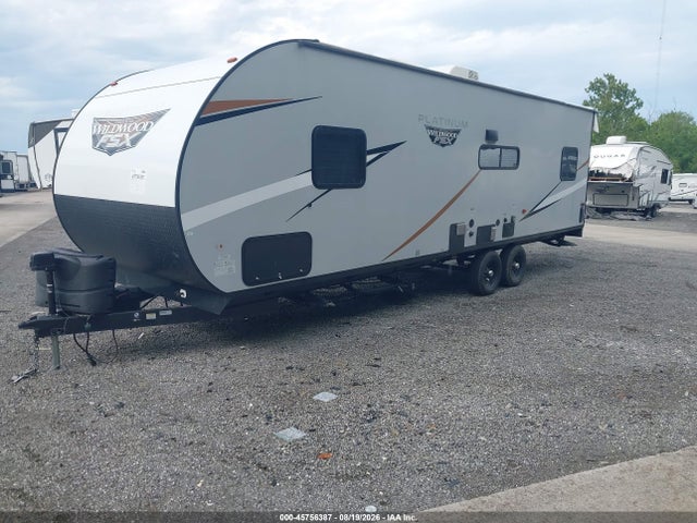 45756387 :رقم المزاد ، 4X4TWDC21NY099561 vin ، 2022 Wildwood Fsx Platinum Toy Hauler مزاد بيع