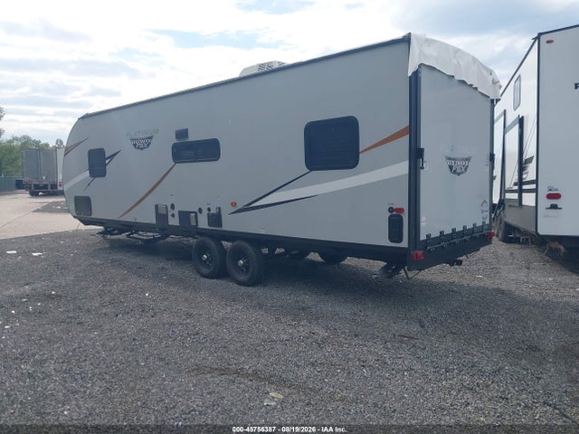 45756387 :رقم المزاد ، 4X4TWDC21NY099561 vin ، 2022 Wildwood Fsx Platinum Toy Hauler مزاد بيع