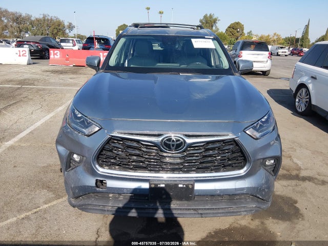 Toyota Highlander Limited 2022 5TDYZRAH2NS126303 Image 13